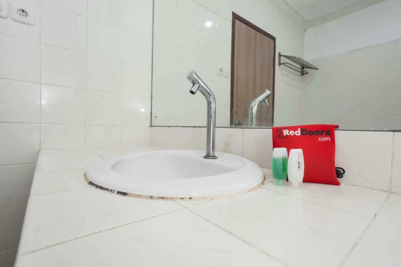 Reddoorz @ Panglima Sudirman Hotel Surabaya Exterior photo
