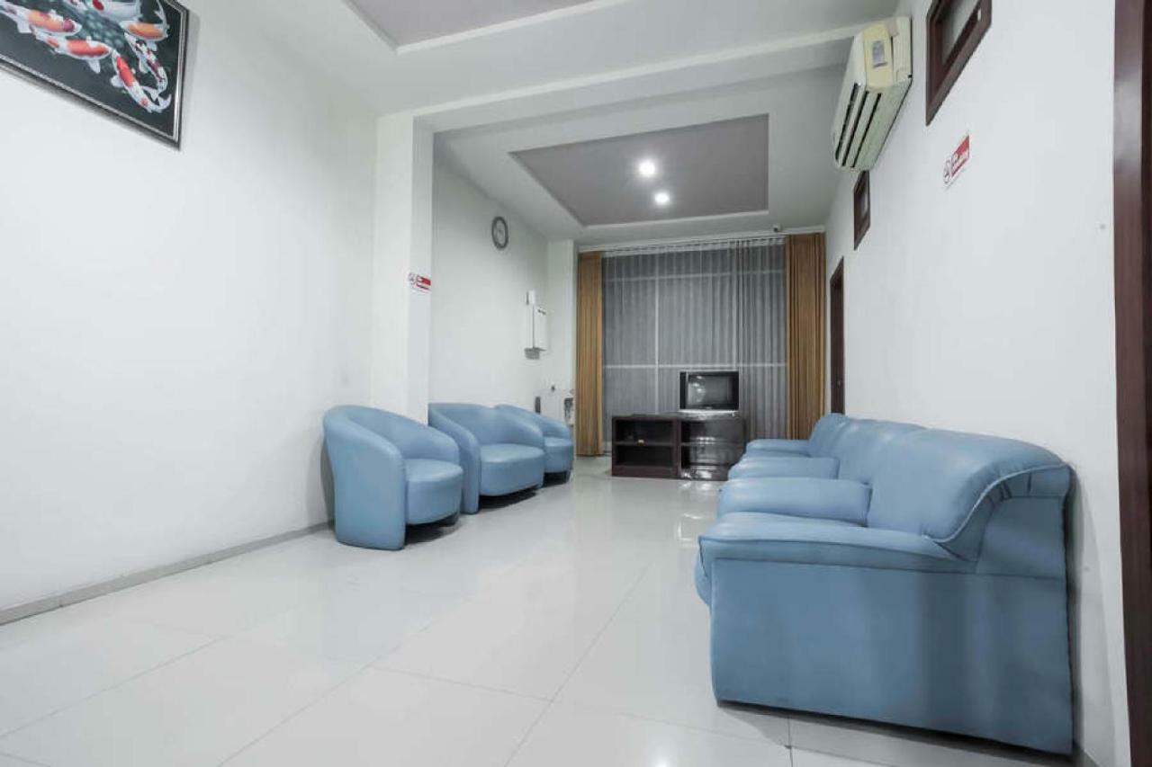 Reddoorz @ Panglima Sudirman Hotel Surabaya Exterior photo